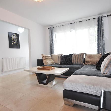 Modern 2 Bed Apartment 루턴 외부 사진