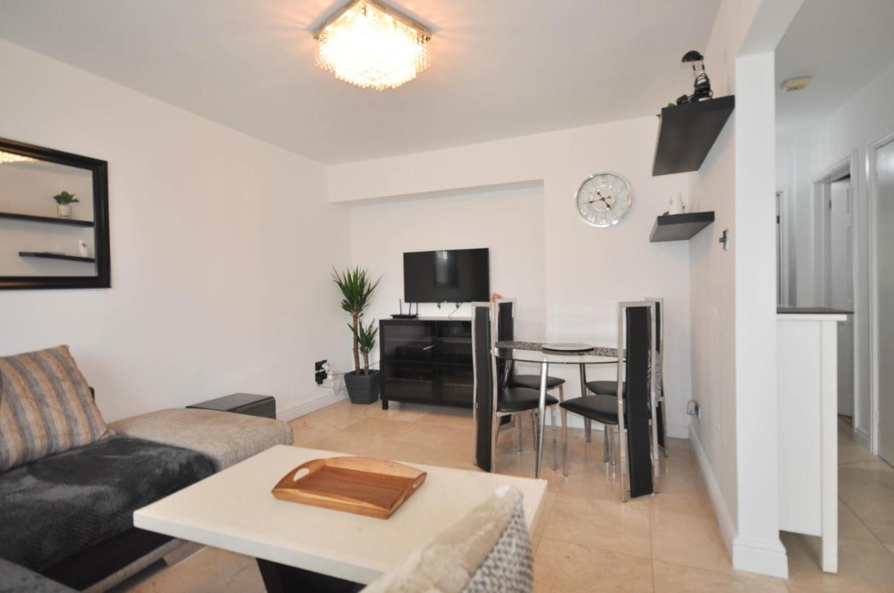 Modern 2 Bed Apartment 루턴 외부 사진