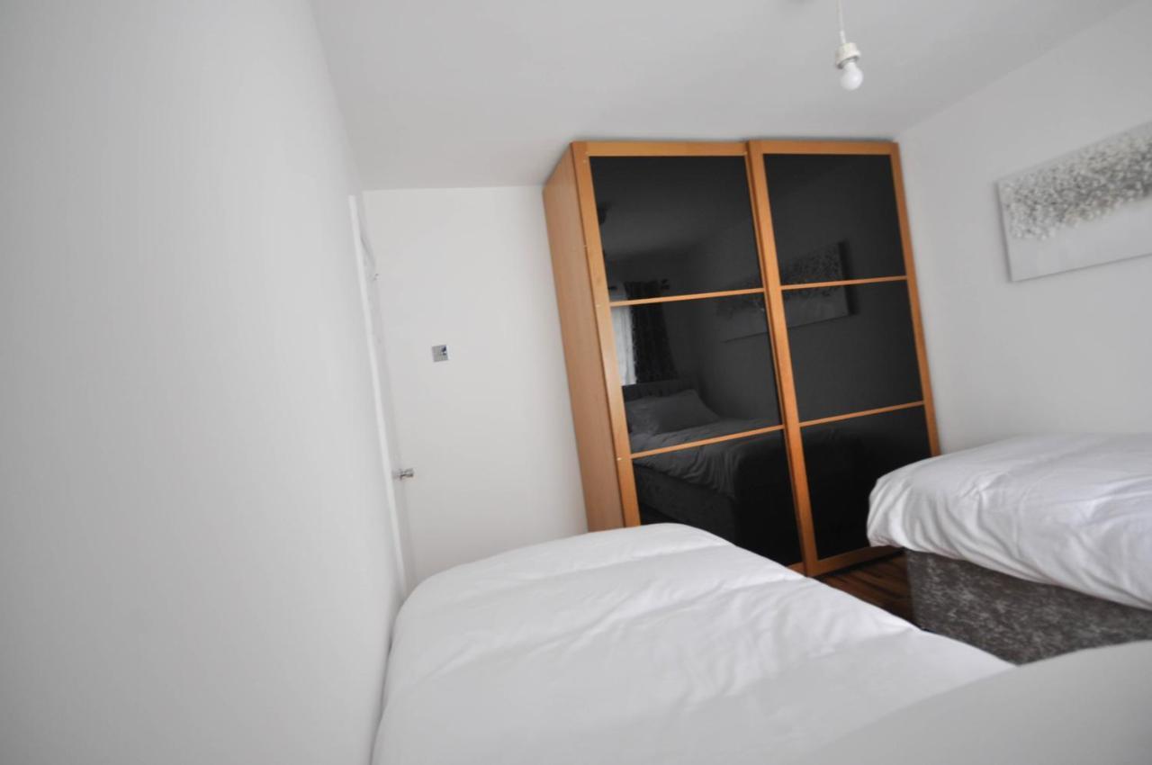 Modern 2 Bed Apartment 루턴 외부 사진